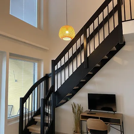 Loft With Naesijaervi Views Lägenhet